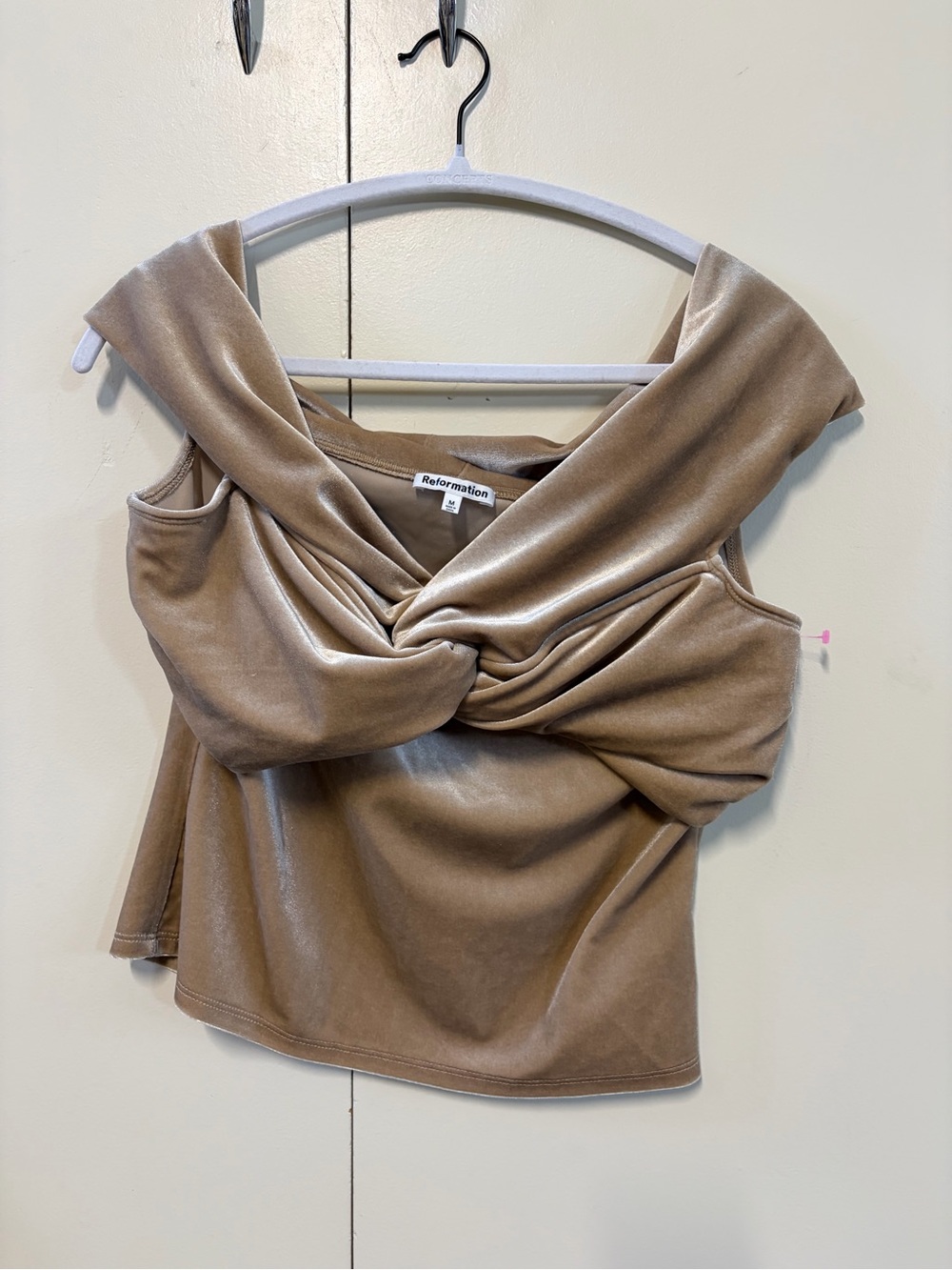 Reformation Ezlynn Off The Shoulder Top Velvet Knit Prosecco Gold in M - Picture 5 of 10